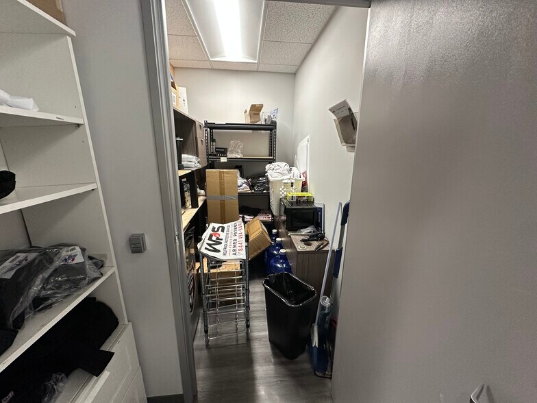 More Photos Of 18040 Sherman Way, Reseda Medical For Lease