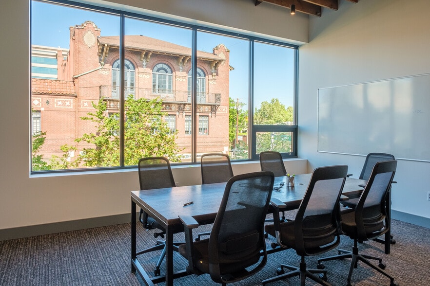 More Photos Of 911 Main St, Vancouver Office For Lease