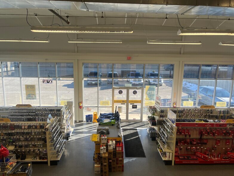 More Photos Of 2919 S Duff Ave, Ames Auto Repair For Lease