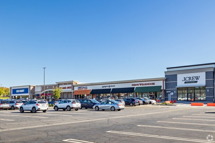 More Photos Of 2021-2093 Smith Haven Plz, Lake Grove Unknown For Lease