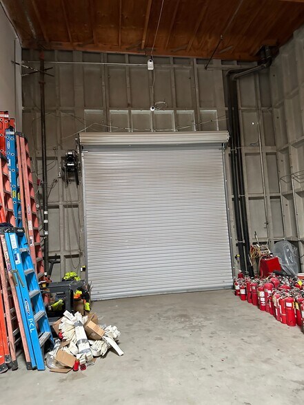 More Photos Of 77530 Enfield Ln, Palm Desert Showroom For Lease