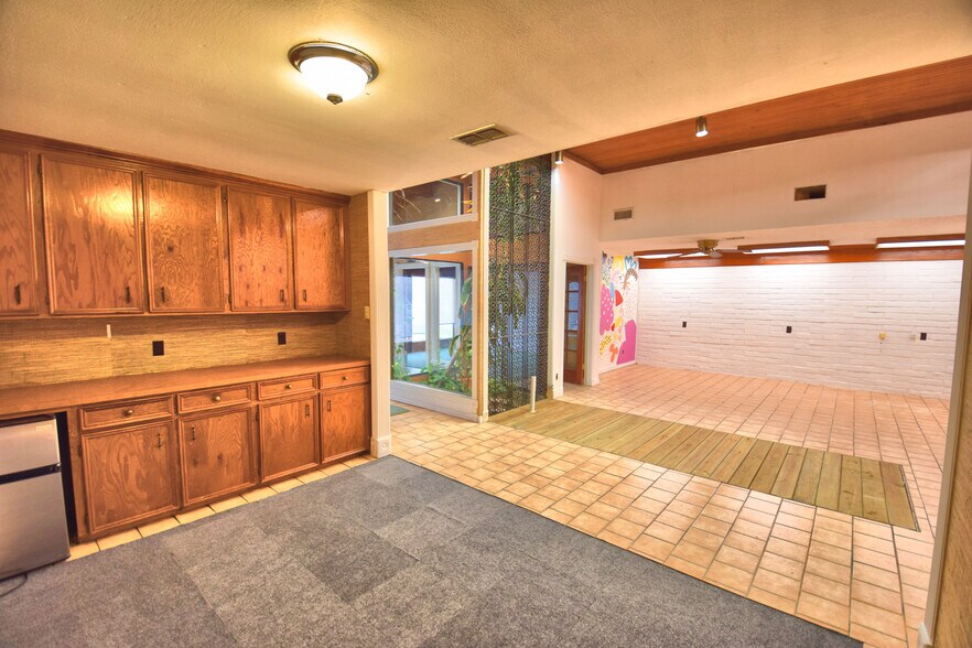 More Photos Of 5849 Holly Rd, Corpus Christi Self Storage For Sale