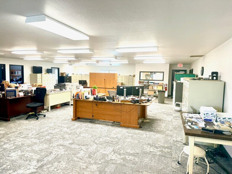 More Photos Of 808-810 Progress Dr, Farmington Office For Sale