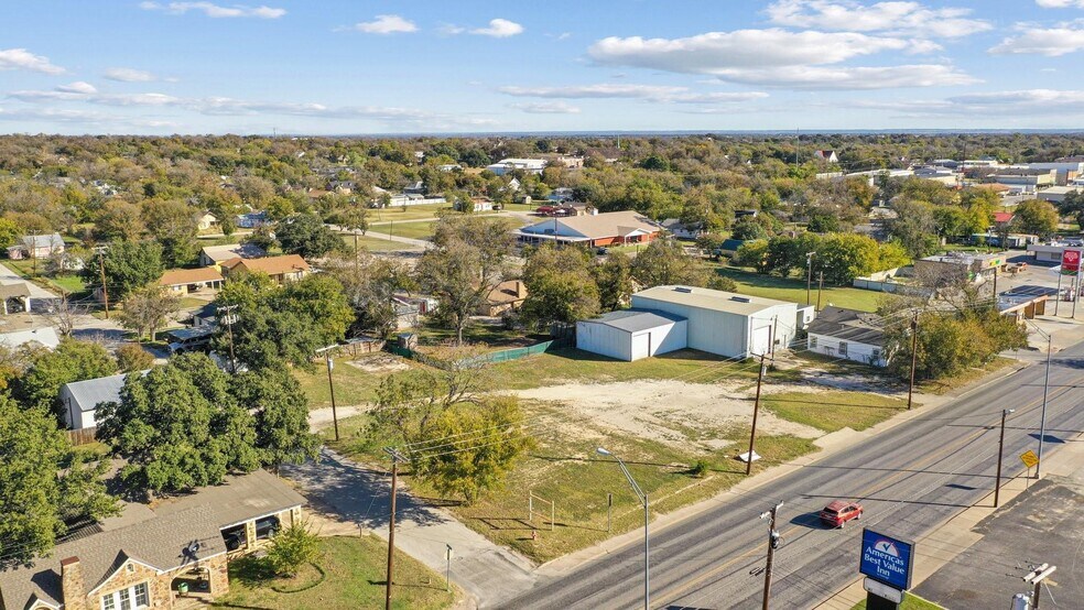 More Photos Of 503 W Central Ave, Comanche Warehouse For Sale