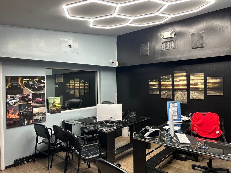 More Photos Of 6009 Dawson St, Hollywood Auto Dealership For Lease