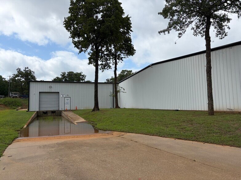 More Photos Of 6100 Conveyor Dr, Burleson Warehouse For Lease