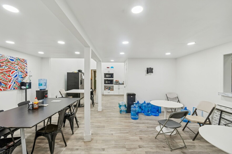 More Photos Of 1277 S Highland Ave, Clearwater Freestanding For Lease