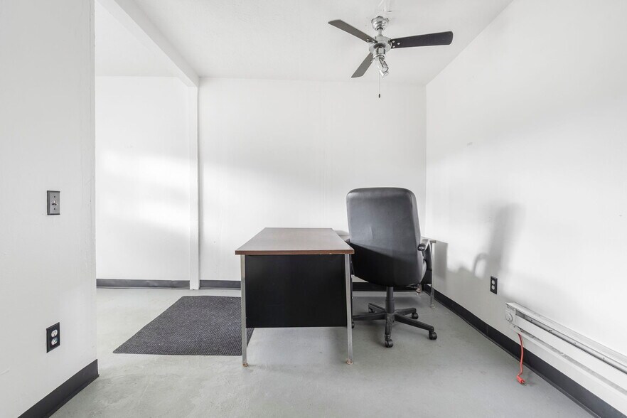 More Photos Of 1204 Erie Ave SW, Navarre Truck Stop For Lease