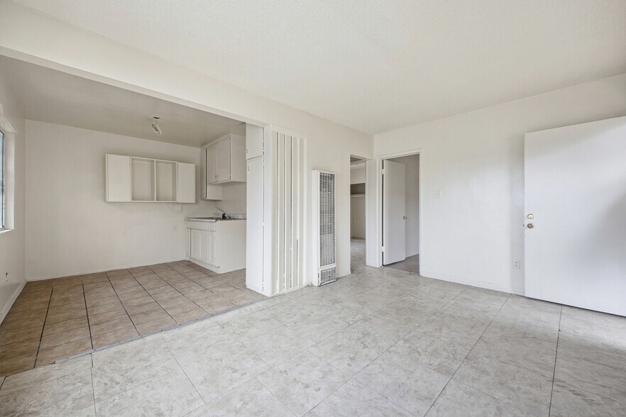 More Photos Of 5914 S Hoover St, Los Angeles Apartments For Sale