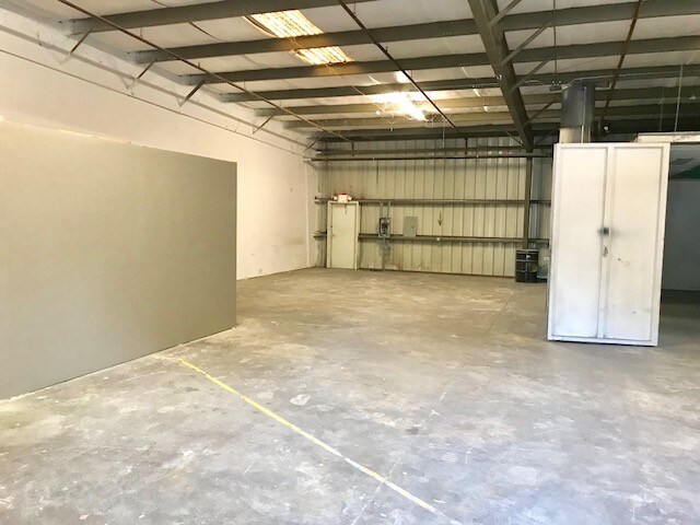 More Photos Of 825 15th St, Lake Park Warehouse For Lease