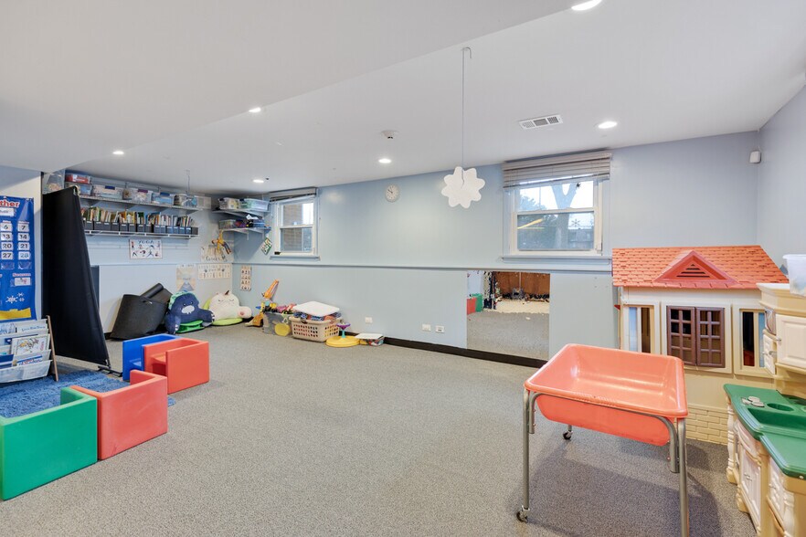 More Photos Of 275 W Dundee Rd, Buffalo Grove Medical For Sale
