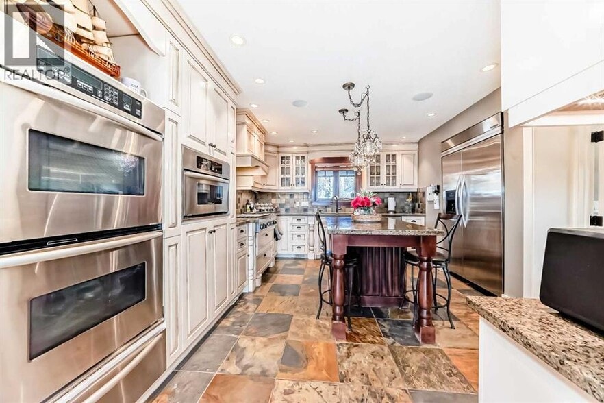 More Photos Of 10909 Eamon Rd NW, Calgary Hospitality For Sale