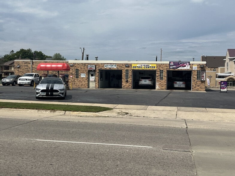 Primary Photo Of 210 W Oakland Ave, Austin Carwash For Sale
