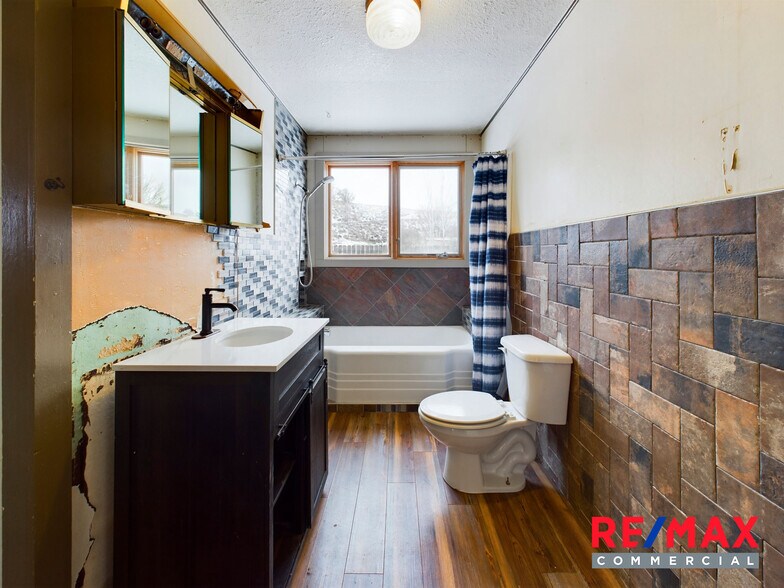 More Photos Of 214 Yellowstone Ave, Cody Bar For Sale