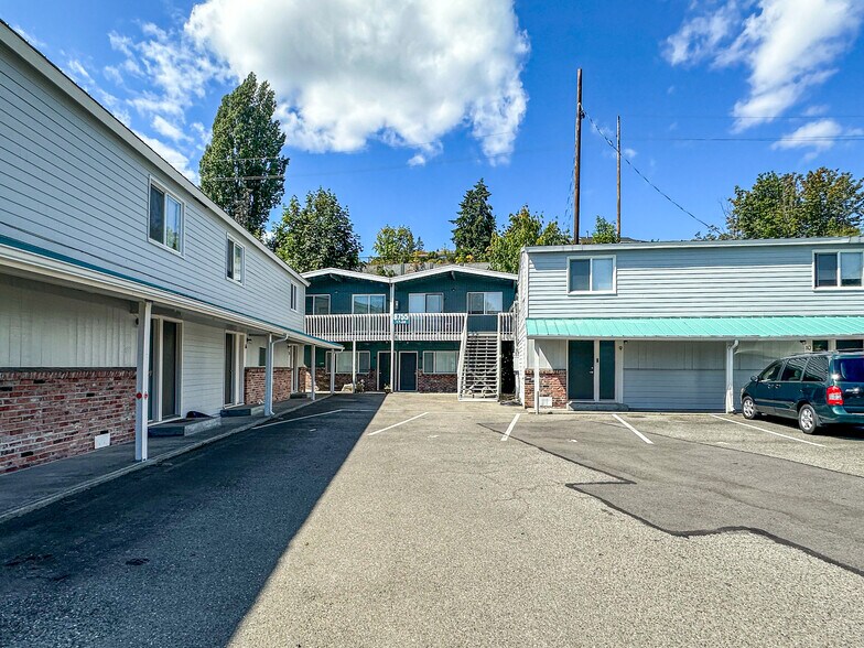 More Photos Of 8755 Shoreplace Pl NW, Silverdale Apartments For Sale