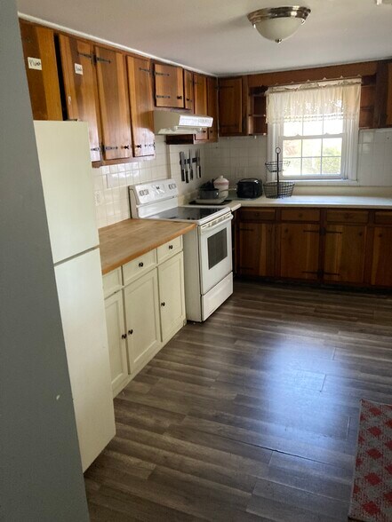 More Photos Of 310 Frosty Hollow Rd, Levittown Rehabilitation Center For Sale