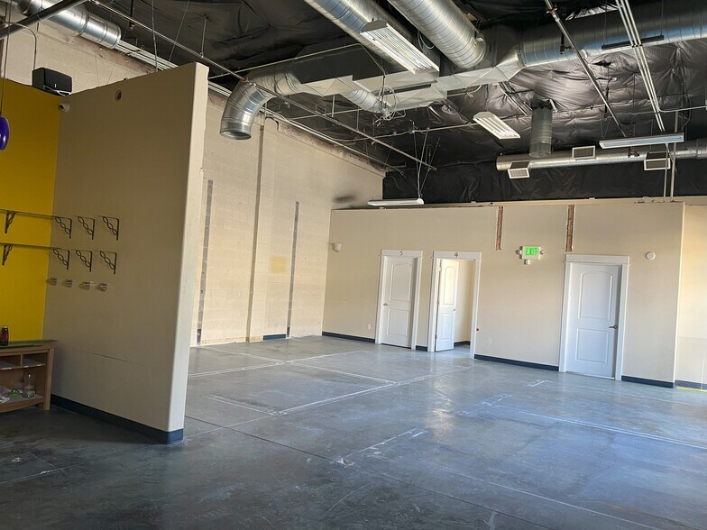 More Photos Of 1012 SE Cleveland Ave, Bend Storefront Retail Office For Lease