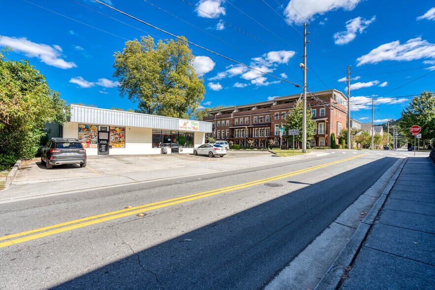 More Photos Of 301 NE Lemon St, Marietta Freestanding For Lease