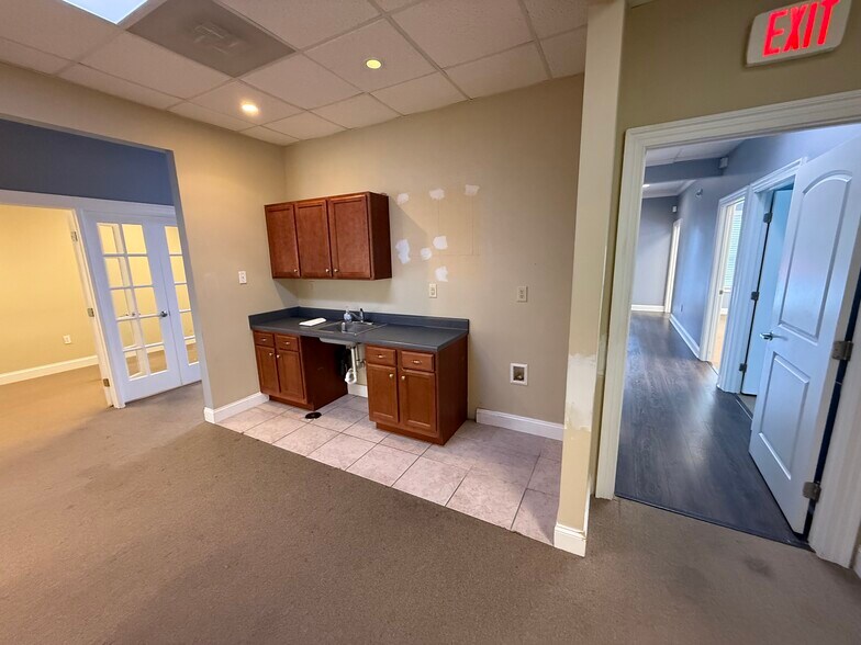 More Photos Of 10965 Winds Crossing Dr, Charlotte Medical For Lease
