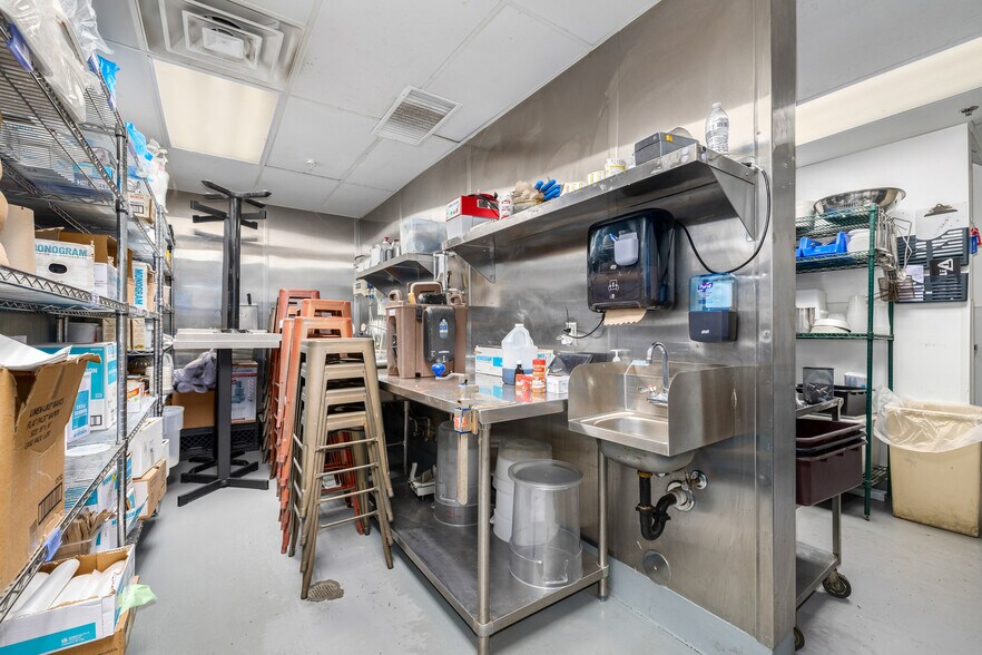 More Photos Of 2036-2046 Broadway, Denver Restaurant For Sale