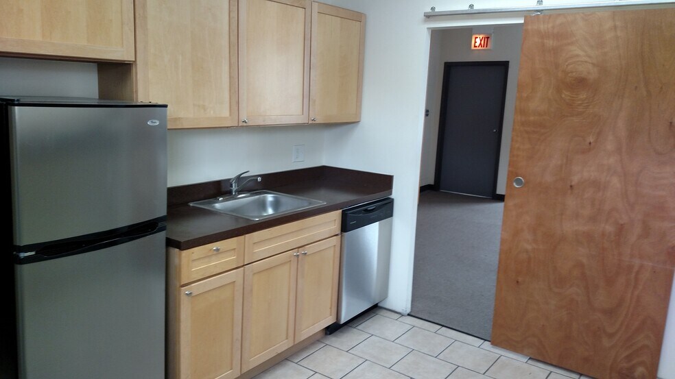 More Photos Of 1820-1830 W Grand Ave, Chicago Warehouse For Lease