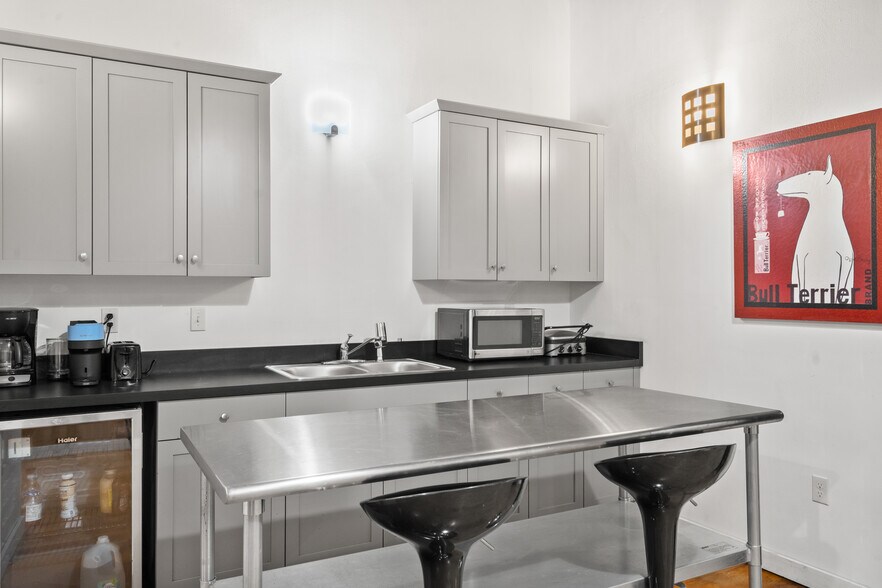 More Photos Of 410 Main St, Racine Office Residential For Sale