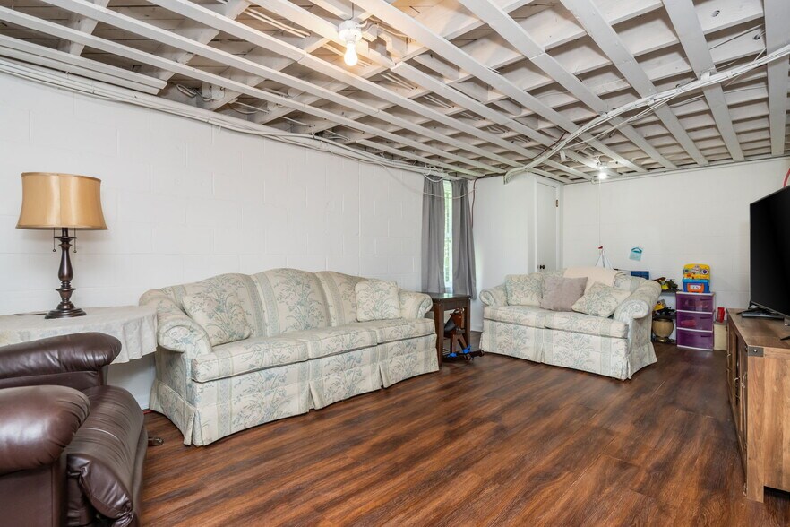 More Photos Of 4270 S Main St, Acworth Office For Sale