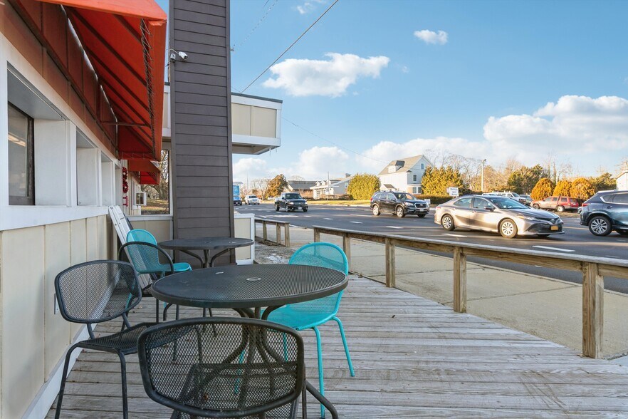 More Photos Of 20 County Road 39, Southampton Restaurant For Lease