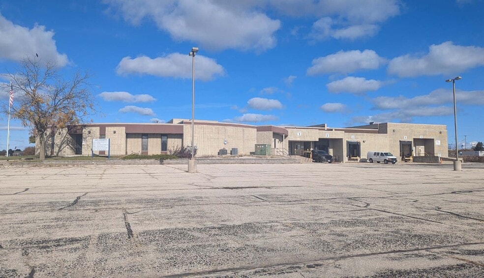 Primary Photo Of N6637 N Rolling Meadows Dr, Fond Du Lac Manufacturing For Lease