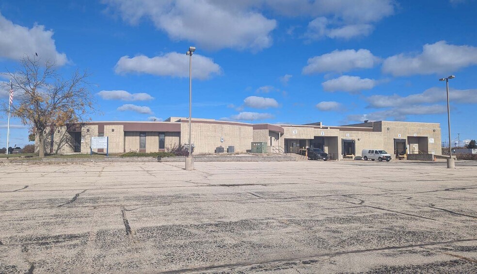 Primary Photo Of N6637 N Rolling Meadows Dr, Fond Du Lac Manufacturing For Sale