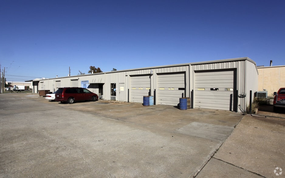 More Photos Of 9928 E 55th Pl, Tulsa Research And Development For Lease
