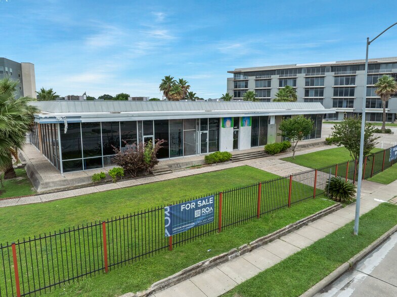More Photos Of 6430 Hillcroft Ave, Houston Office For Sale