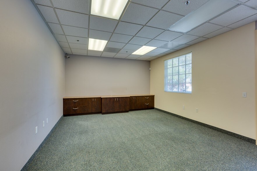 More Photos Of 3223 E Warm Springs Rd, Las Vegas Office For Lease