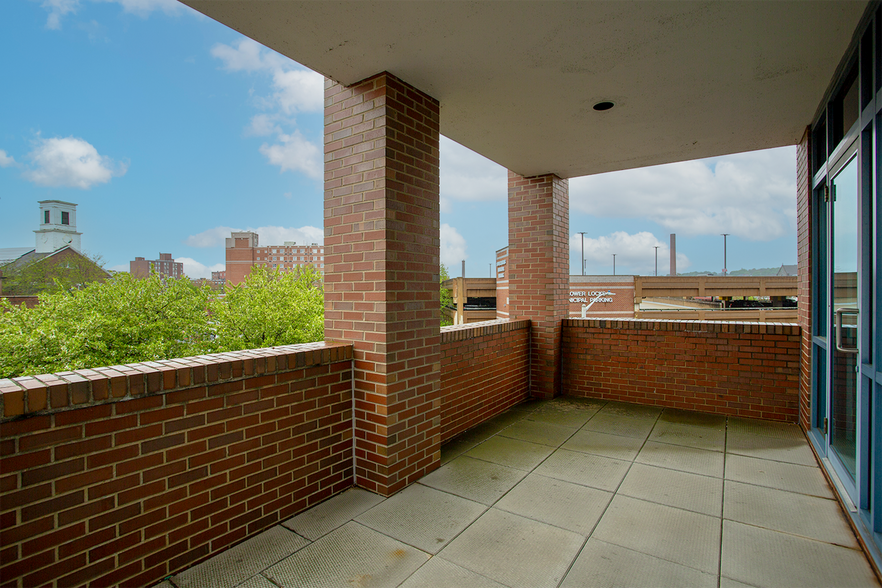 More Photos Of 10 George St, Lowell Medical For Lease