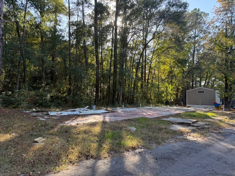 More Photos Of 280 Broken Arrow Marina, Livingston Hotel For Sale