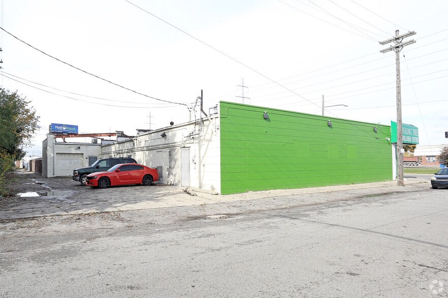 More Photos Of 15270-15304 E 8 Mile Rd, Detroit Storefront For Sale