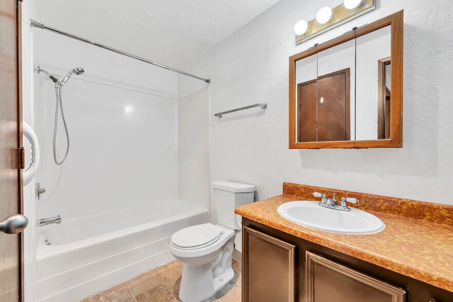 More Photos Of 3942 Ward Dr NE, Salem Apartments For Sale