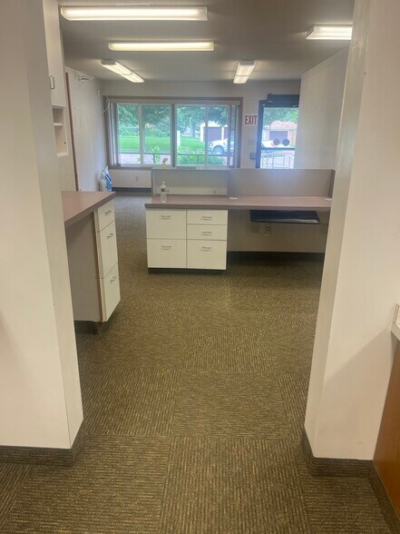 More Photos Of 318 1st St SW, New Richland Office For Sale
