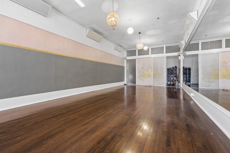 More Photos Of 97 Baker St, Maplewood Storefront For Sale