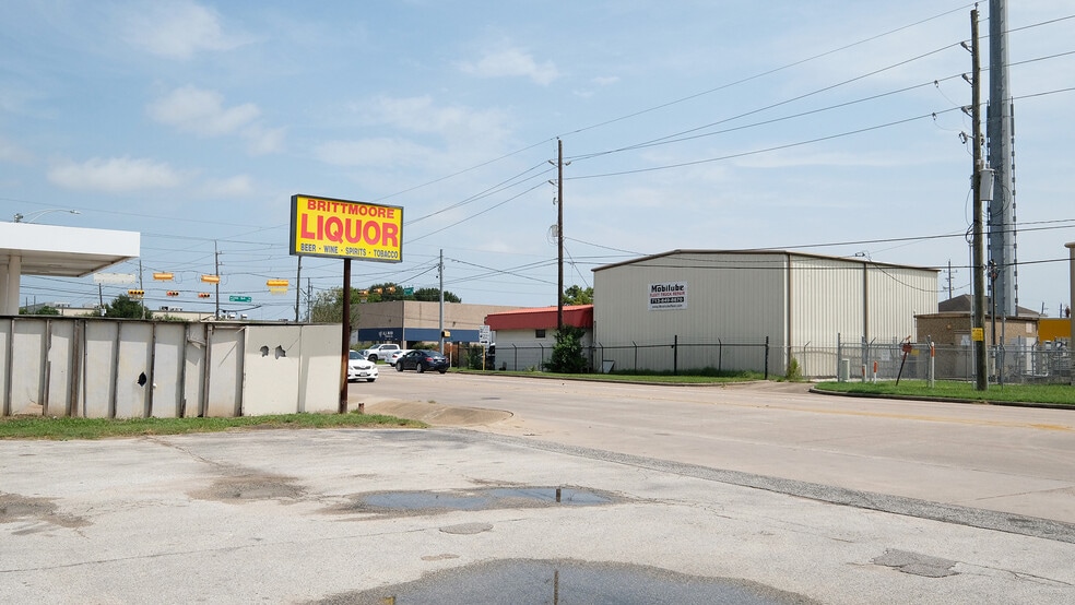 More Photos Of 6615-6627 Brittmoore Rd, Houston Storefront For Lease