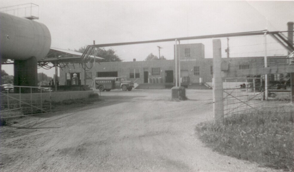 More Photos Of 229 W 1st St, Bloomington Restaurant For Lease