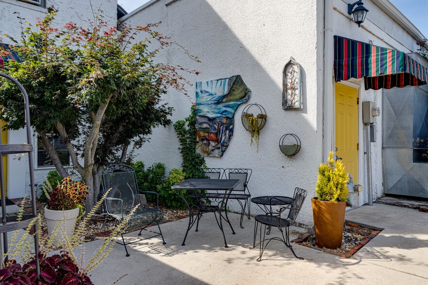 More Photos Of 108 Cumberland St E, Cowan Specialty For Sale