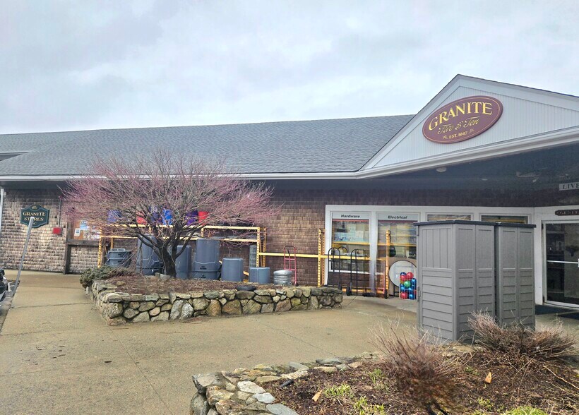Primary Photo Of 242 Vineyard Haven Rd, Edgartown Storefront For Sale