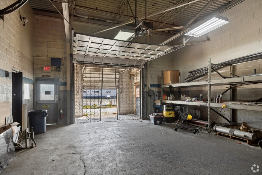 More Photos Of 1185 E Keating Ave, Muskegon Manufacturing For Sale