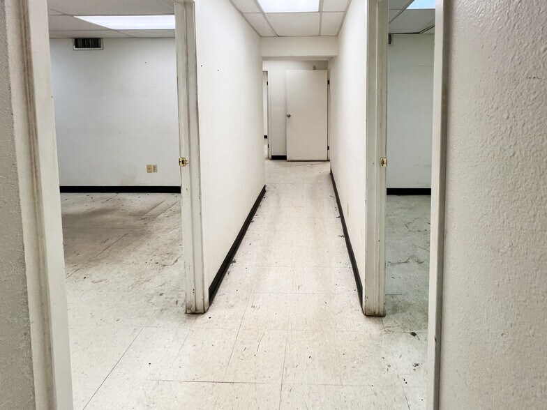 More Photos Of 300 W 61st St, Odessa Industrial For Sale