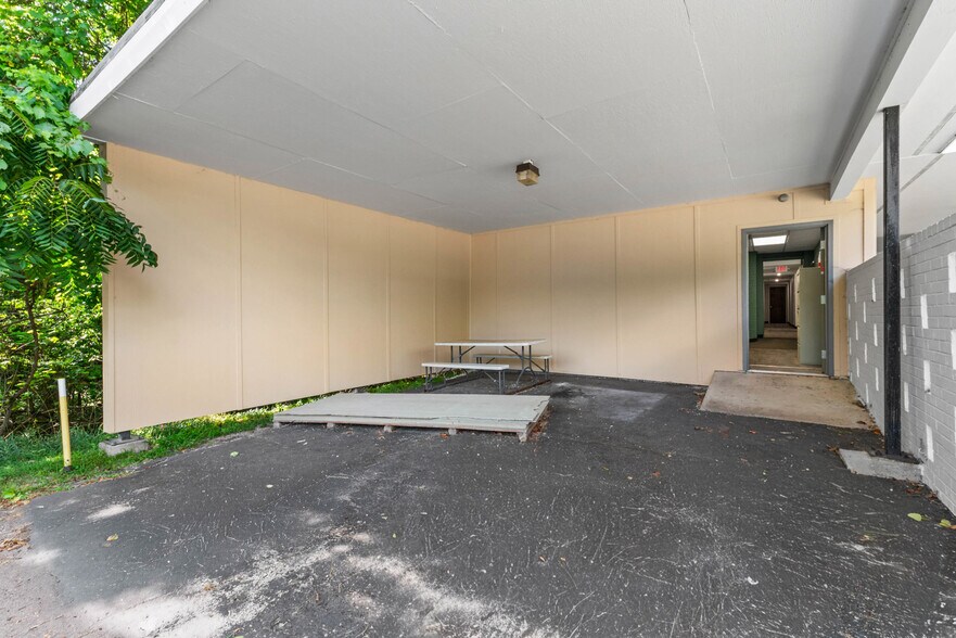 More Photos Of 2532 Spring Arbor Rd, Jackson Medical For Sale
