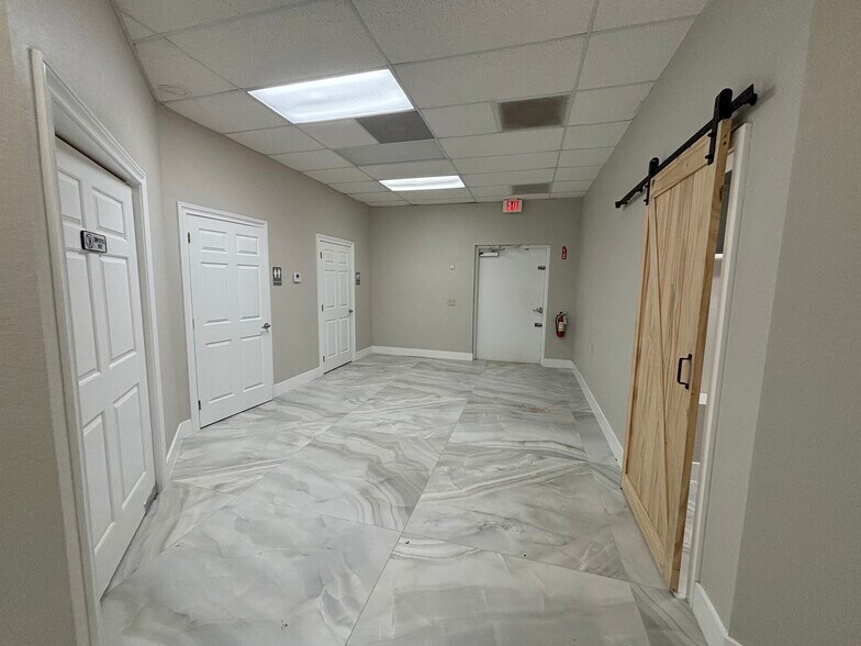 More Photos Of 6350 Bayshore Rd, North Fort Myers Freestanding For Sale