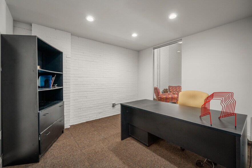 More Photos Of 3024 Locust St, Saint Louis Storefront For Sale