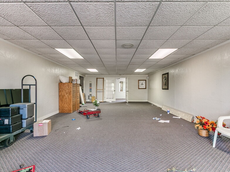 More Photos Of 809 SW 4th St, Moore Religious Facility For Sale