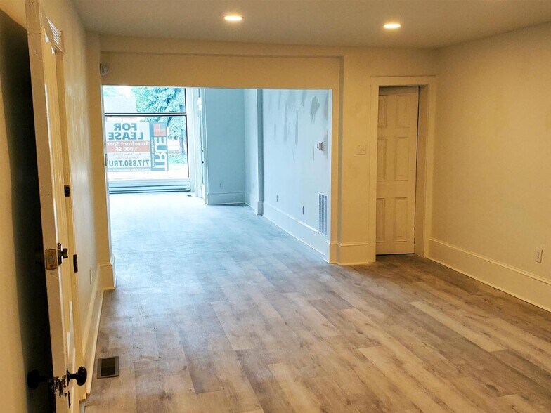 More Photos Of 27 E King St, York General Retail For Sale